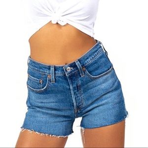 Levi’s NWT 501 High Rise Button Fly Denim Shorts